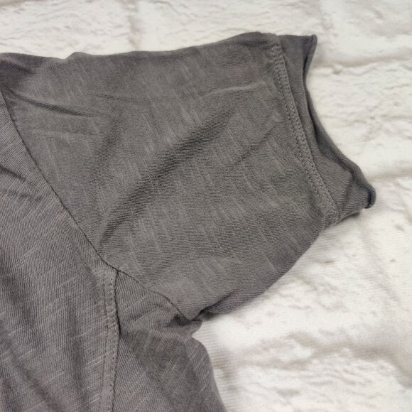Left of Center XS Gray V-Neck Tee USA Made Anthropologie Pocket Capsule Wardrobe - Picture 12 of 14